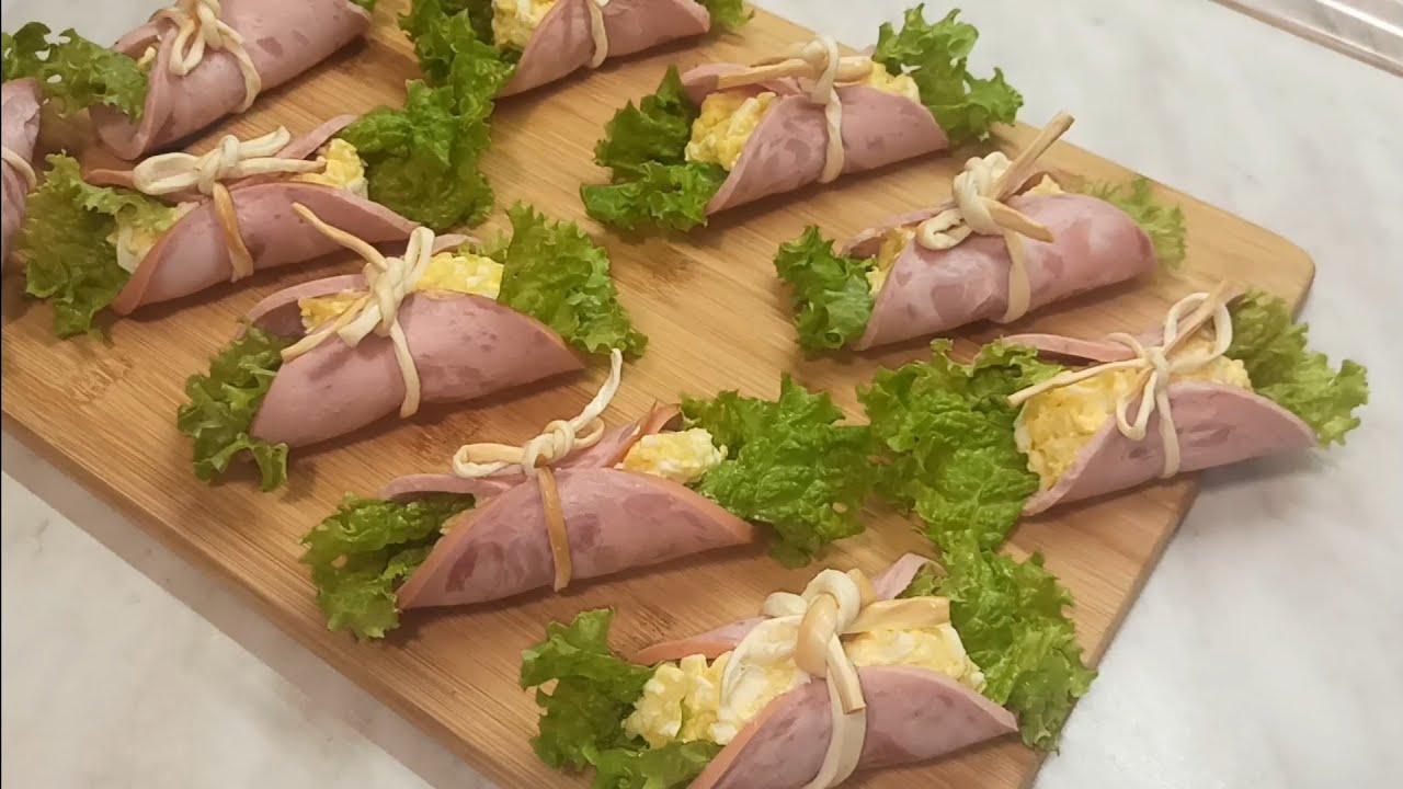 Valmistan nämä rullat sen jälkeen, kun olen keittänyt liemen. Kinkkuviipaleita, salaattia – ja minulla on valmis erinomainen alkupala.