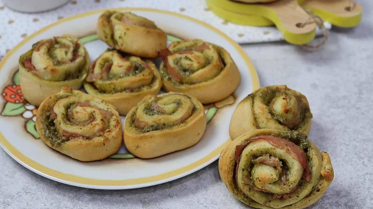 Yllätä perheesi kolmen kuninkaan päivänä pestoa, mozzarellaa ja kuivattuja tomaatteja sisältävillä leivonnaisilla.