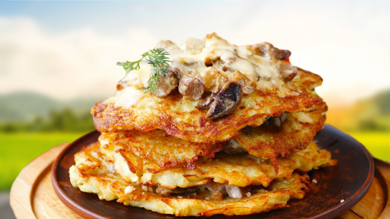 Perunapannukakkuja, jotka on täytetty leikattuun naudanlihaan ja piparjuurikastikkeeseen.