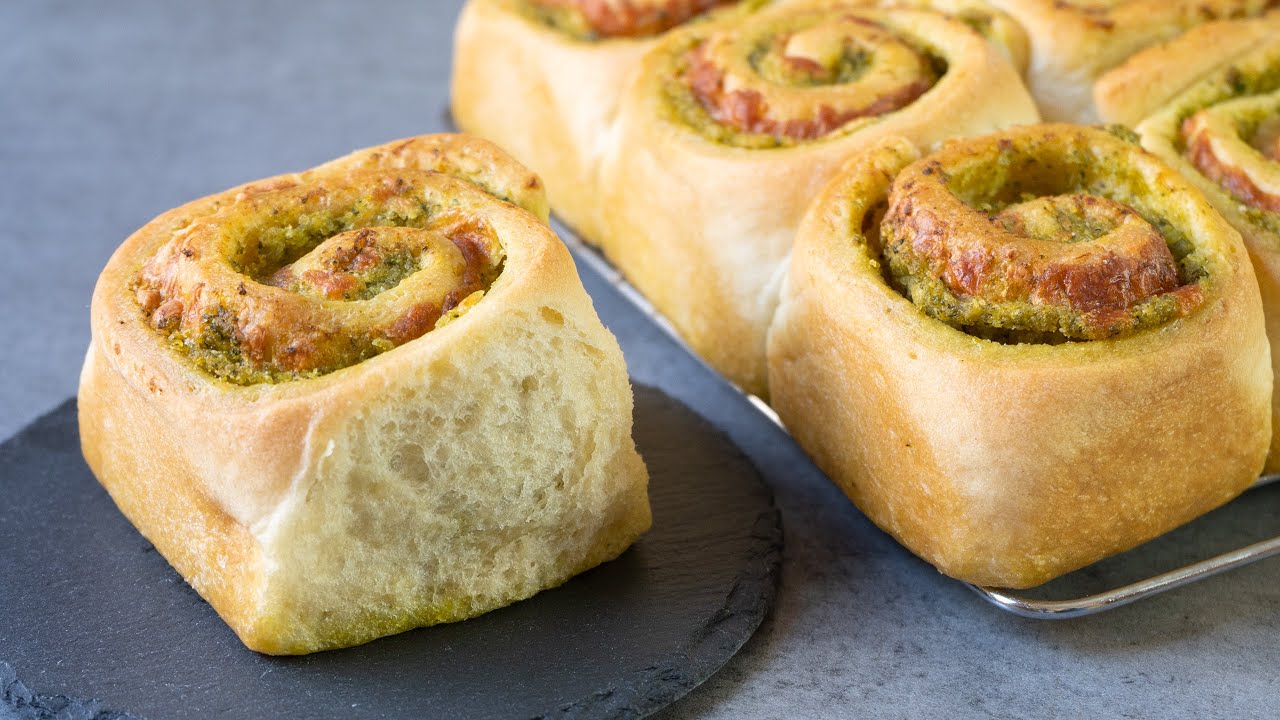 Yllätä perheesi kolmen kuninkaan päivänä pestoa, mozzarellaa ja kuivattuja tomaatteja sisältävillä leivonnaisilla.