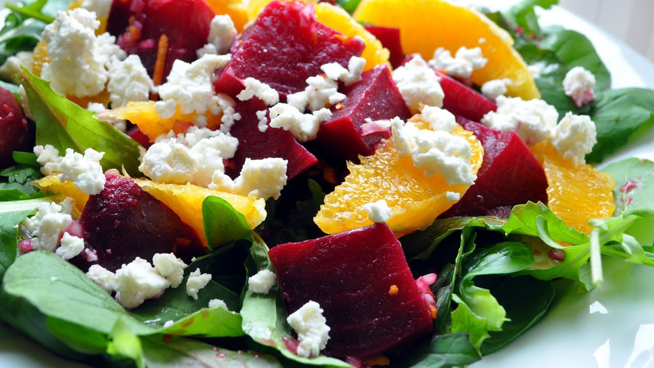 Appelsiini-, punajuuri- ja fetajuustosalaatti – resepti kolmesta ainesosasta.