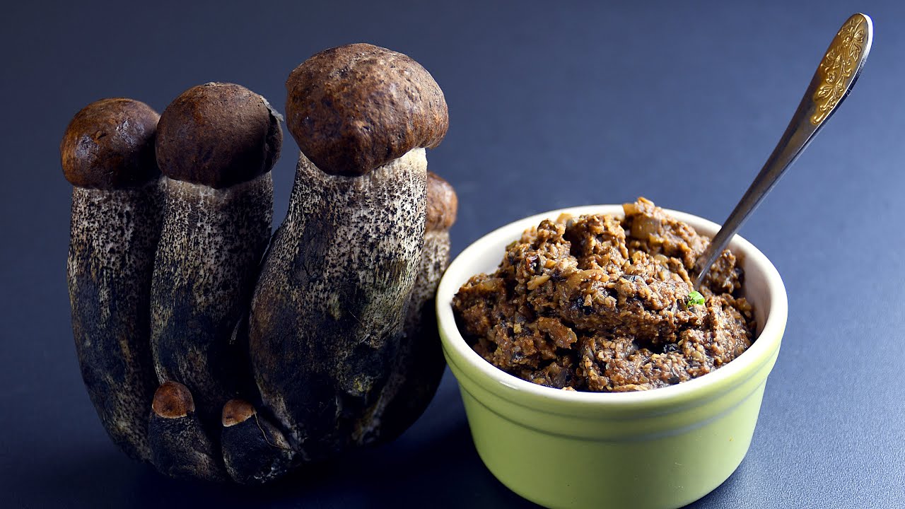 Hienonnan sen tehosekoittimessa ja levitän leivälle. Tämä tahna sopii erinomaisesti aamiaiseksi.