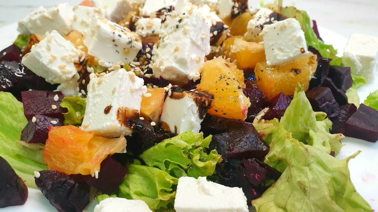 Appelsiini-, punajuuri- ja fetajuustosalaatti – resepti kolmesta ainesosasta.