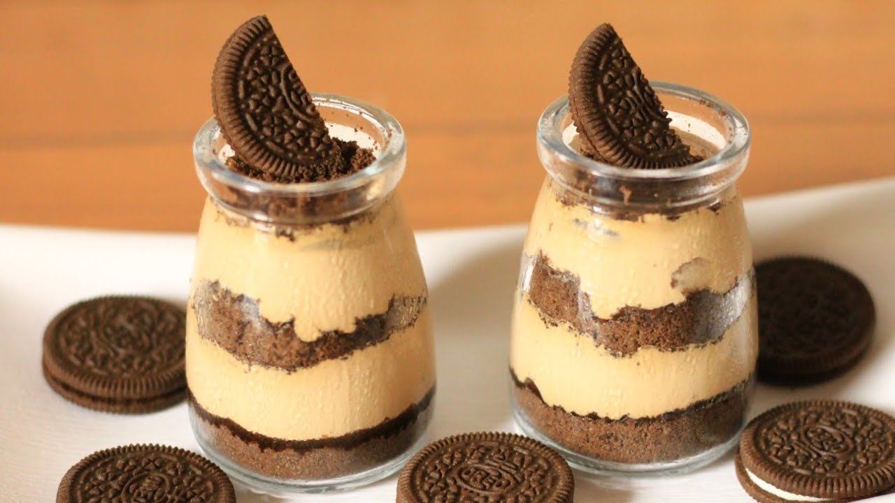 Oreo-kerrostettu jälkiruoka lasissa: pehmeä kuin tiramisu ja valmis 15 minuutissa.