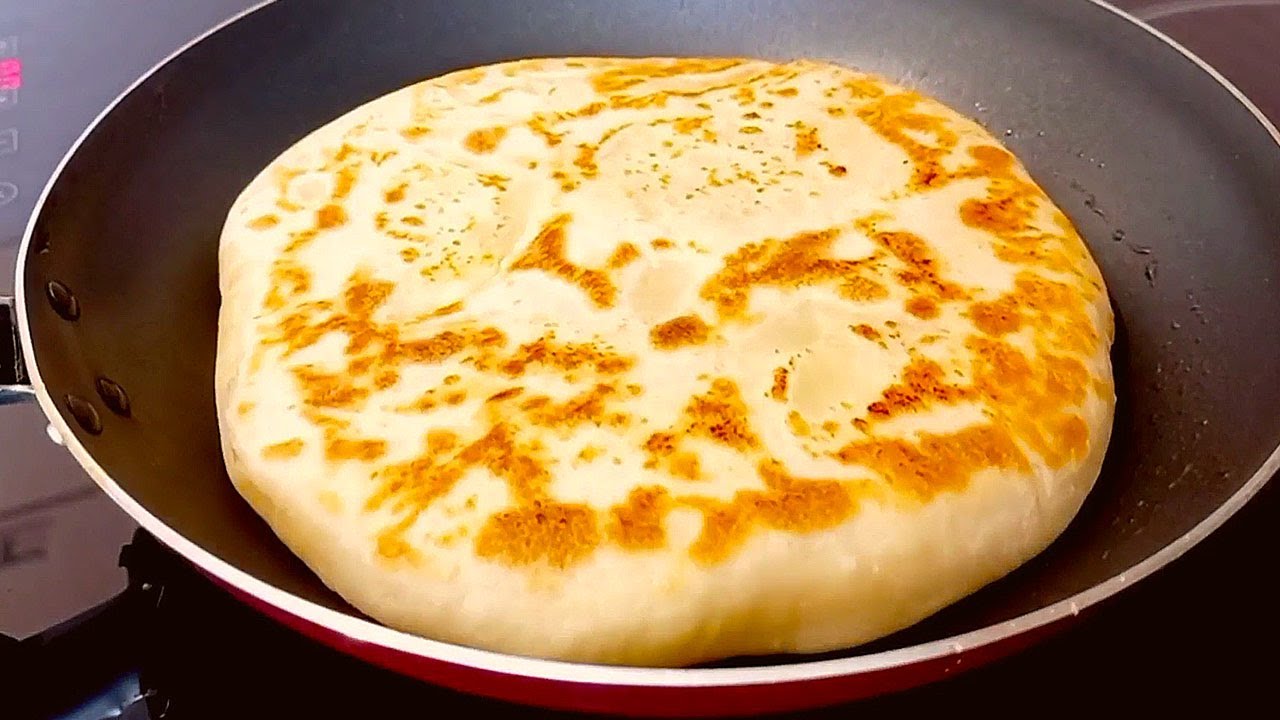 Pannulla ilman uunia valmistettu leipä: valmistusaika on 10 minuuttia ja tarvitset vain 3 ainesosaa.