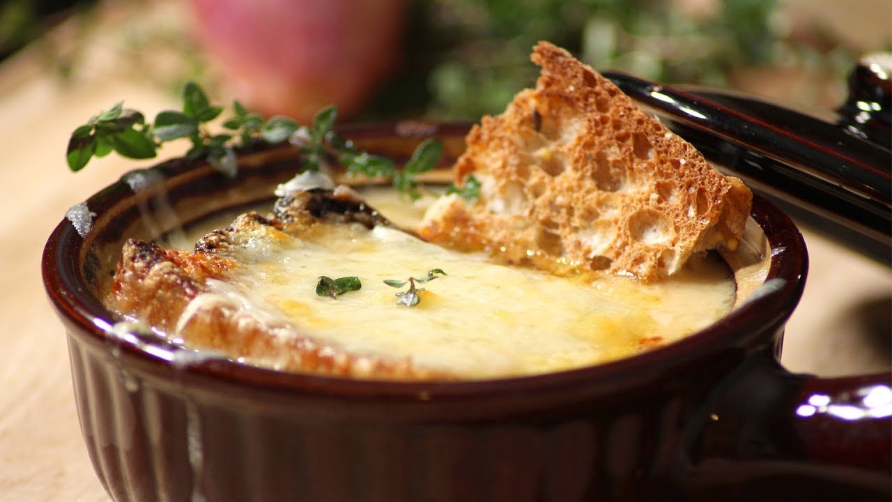 Tämä kerma-keitto tulee olemaan sinun nimikkoruokasi. Se sisältää kaksi suosituinta vihannesta.