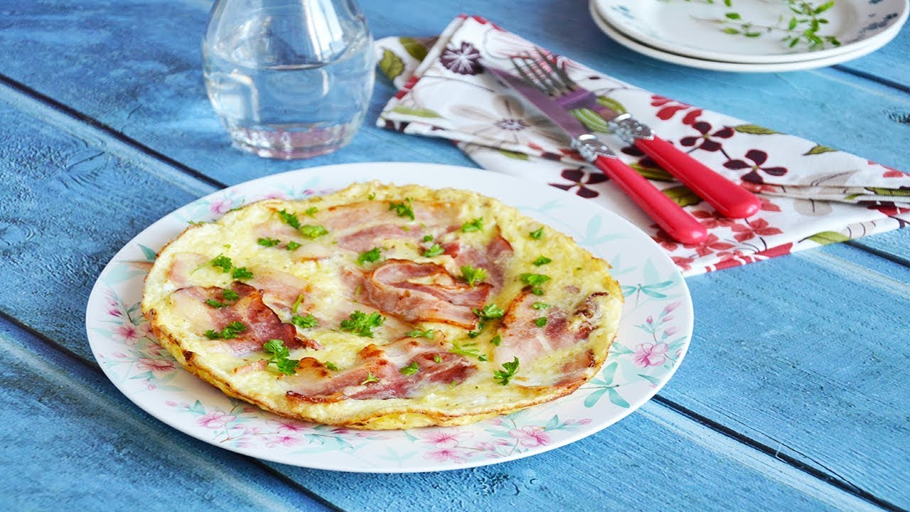 Nopea ja helppo resepti munakokkelille, jossa on kesäkurpitsaa ja iberiankinkkua.