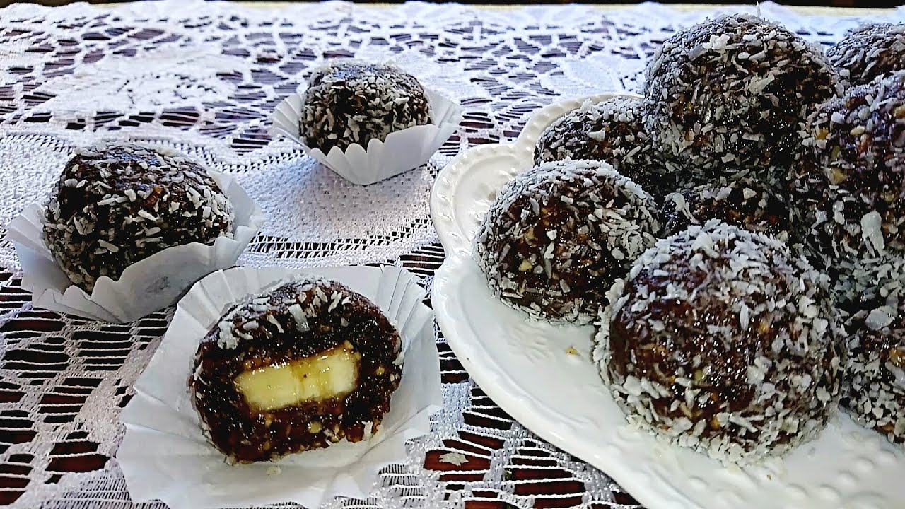 Sokerittomat mini-leivonnaiset ”Kuninkaallinen kakku”, jotka on valmistettu banaaneista ja munista, yllättävät kaikki 6. tammikuuta.