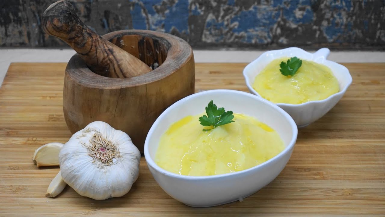 Kreikkalainen ystäväni esitteli minulle tämän pastan. Siinä on vain neljä ainesosaa, mutta se vahvistaa immuunijärjestelmää ja alentaa kolesterolia.