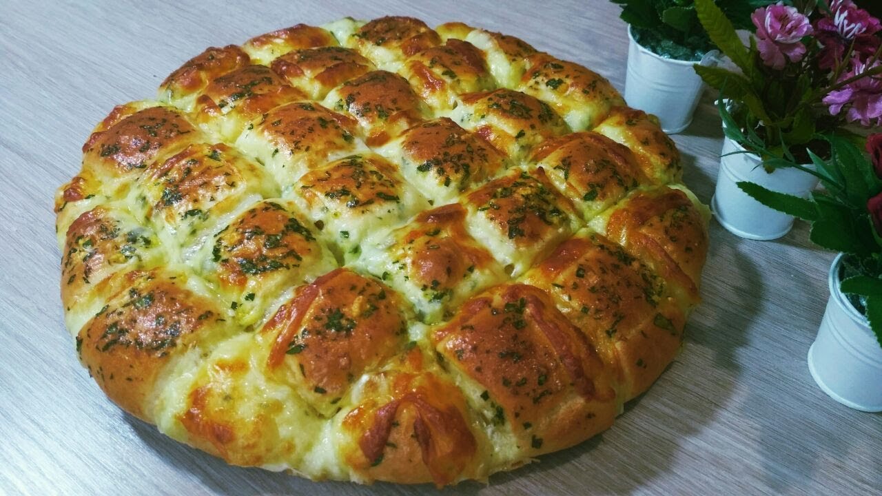 Valkosipulitortilla: helppo ja herkullinen välipala, jota on kätevä syödä käsin.