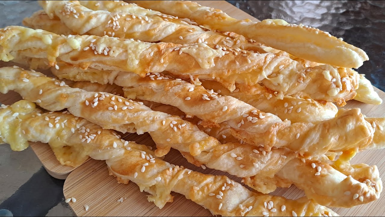 Nopeasti valmistettavat leivonnaiset juustotäytteiset tikkuja spontaaniin nautintoon.