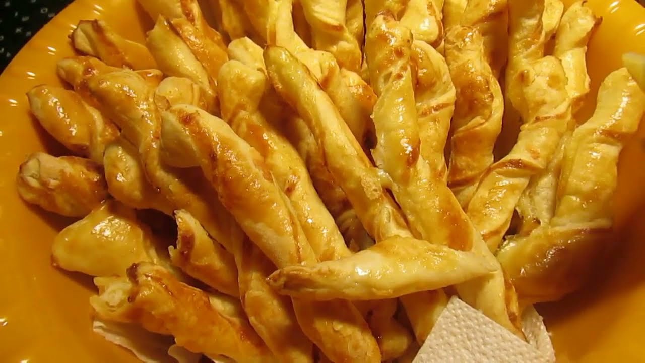 Nopeasti valmistettavat leivonnaiset juustotäytteiset tikkuja spontaaniin nautintoon.