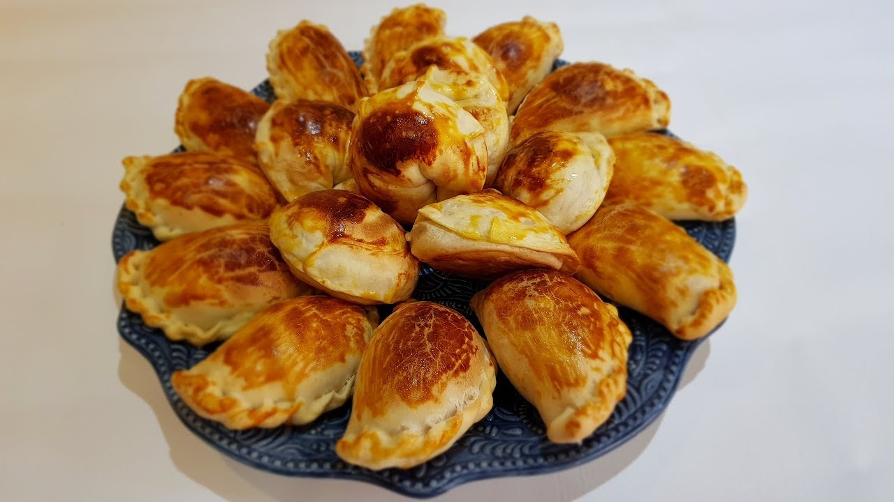 Paras resepti paistetuille empanadoille, joissa on kinkkua ja juustoa.