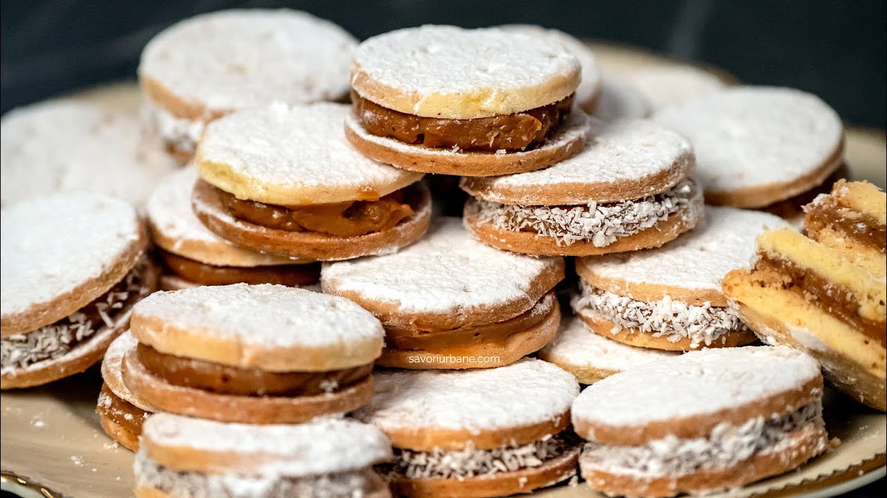 Resepti alfacitos-kakkuille, jotka on täytetty dulce de leche -kermavaahdolla.