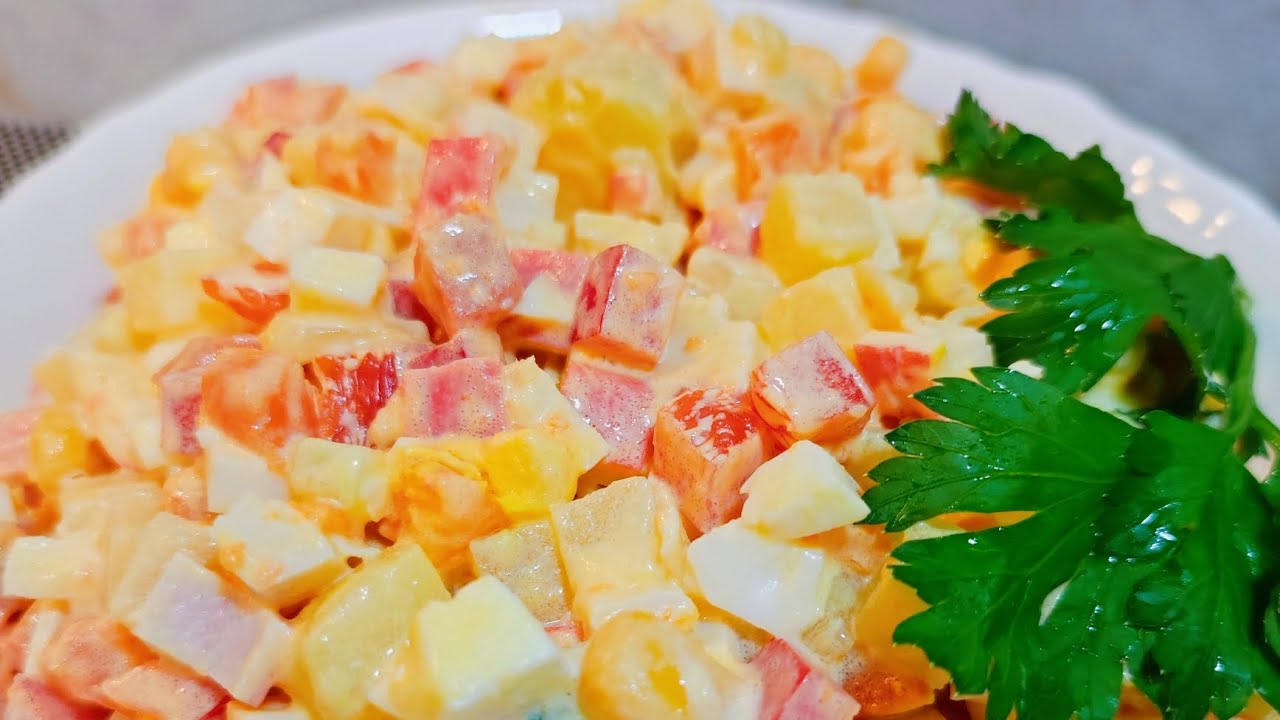 En voi kuvitella karnevaalijuhlia ilman tätä salaattia. Se katoaa pöydältä ensimmäisenä.