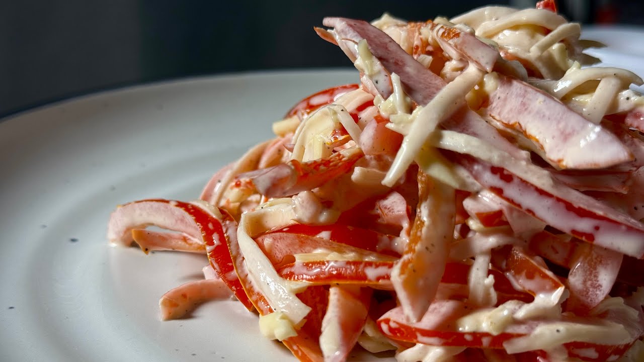 En voi kuvitella karnevaalijuhlia ilman tätä salaattia. Se katoaa pöydältä ensimmäisenä.