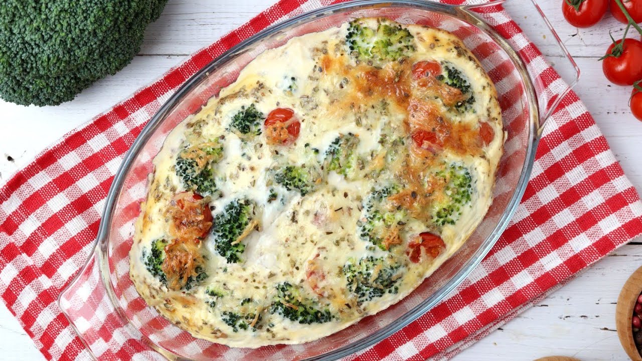 Paistettu kana broccolin ja raastetun juuston kera on herkullinen resepti, jonka avulla voit palata terveelliseen ruokavalioon joulun jälkeen.