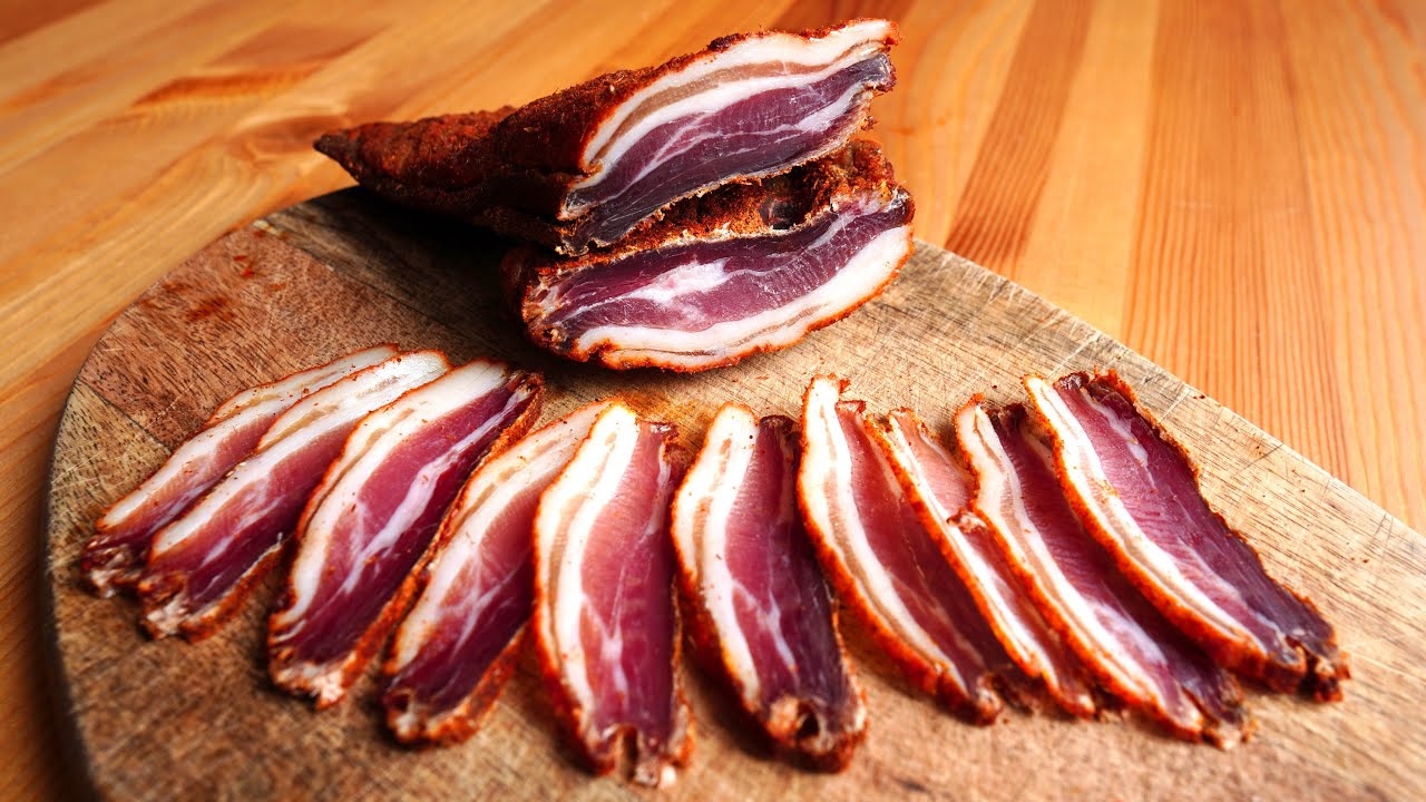 Bacon ja pancetta: erot, salaisuudet ja kuinka saavuttaa täydellinen rapea rakenne.