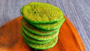 Pinaatti-juustopannukakut ovat ruokalaji, jonka avulla voit syödä vihanneksia tietämättäsi.