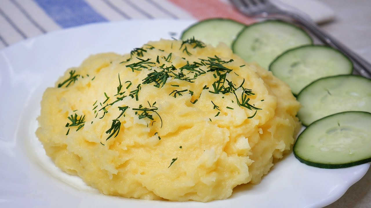 Kuinka valmistaa paras perunamuusi uudenvuoden juhlaan: kermainen, pehmeä ja täydellinen uudenvuoden juhlaan.