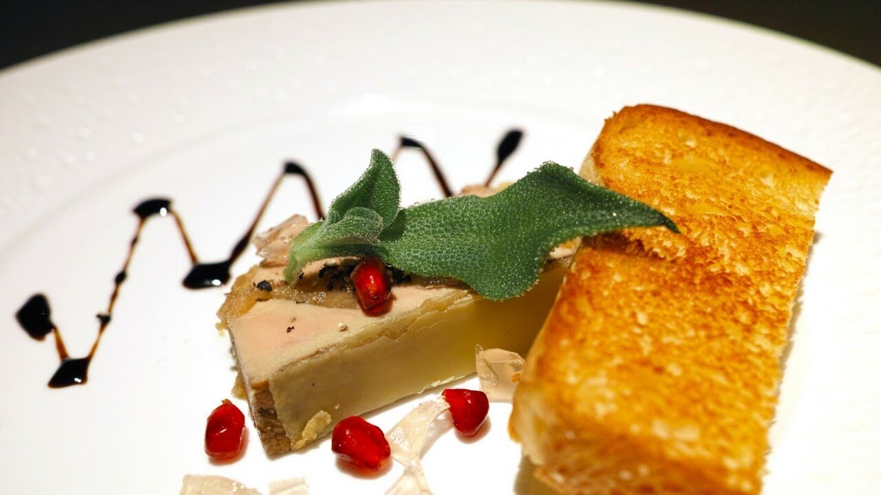 Kuinka tehdä vaikutus uudenvuoden aattona: foie gras, joka näyttää siltä kuin se olisi valmistettu ravintolassa.
