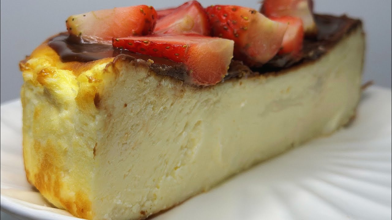 Ilman jauhoja ja vain kolmesta ainesosasta: edullinen resepti erittäin kuohkean juustokakun valmistamiseen.