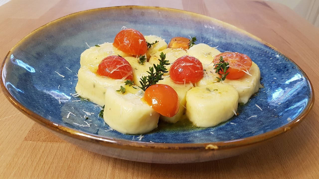 Nopea ja helppo resepti kapreze-tyylisille uunissa paistetuille gnoccheille.