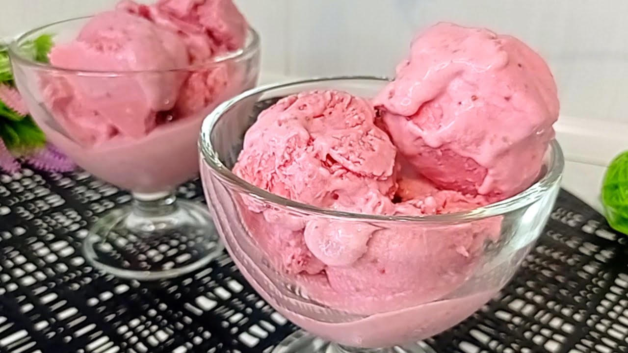 Kotitekoinen guava- ja jogurttijäätelö amaranttisiemenillä: vitamiini C:tä runsaasti sisältävä jälkiruoka, joka sopii erinomaisesti kuntoilijoille.