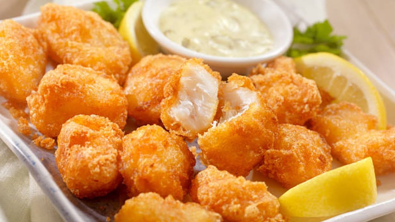 Yksinkertainen ja monipuolinen resepti: kalapalat makean ja hapan majoneesin kera.