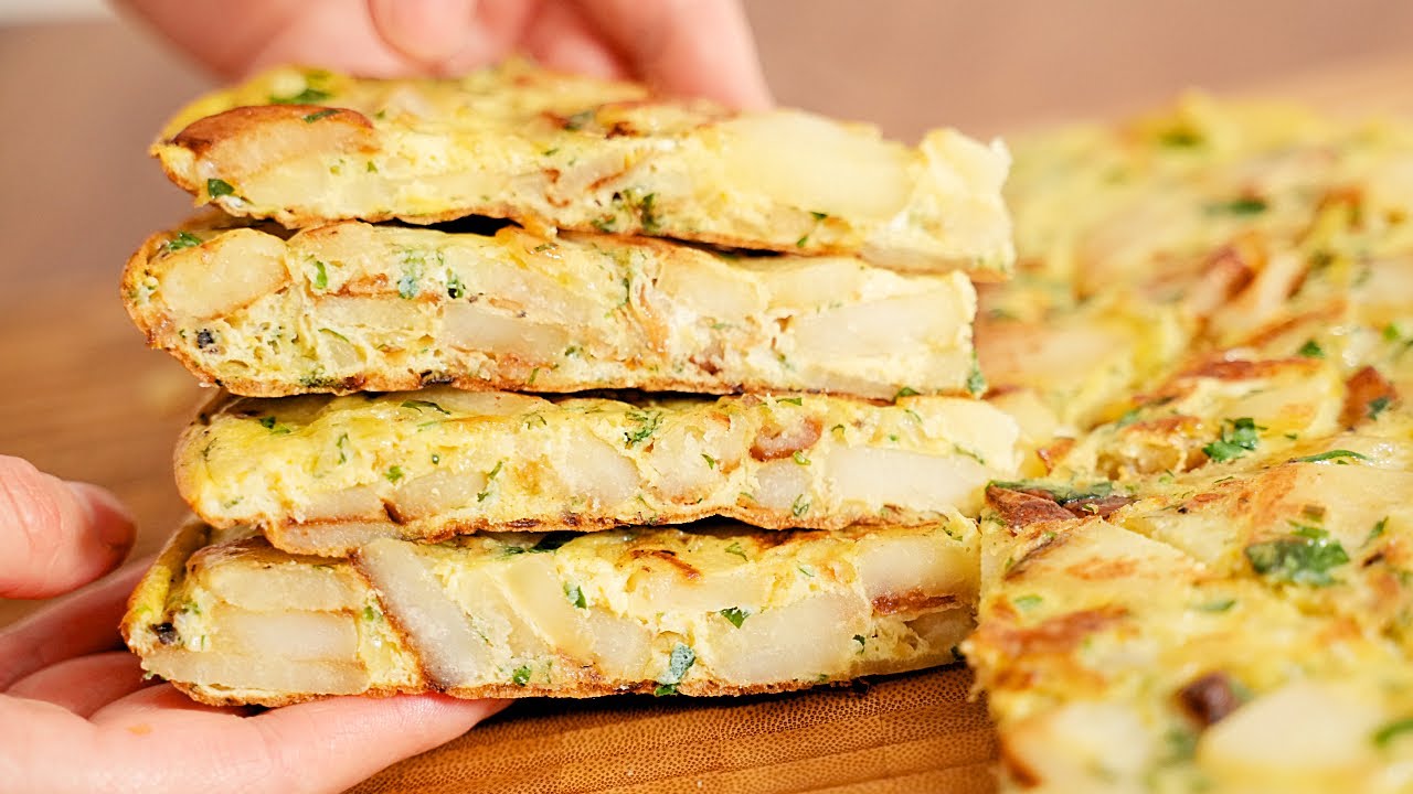 Illallinen vihreällä sipulilla, perunalla ja vuoristojuustolla.