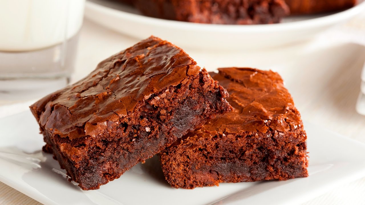 Nopeat browniet päihittävät kaikki kaupasta ostetut leivonnaiset: suklaiset, pehmeät ja yksinkertaisista raaka-aineista valmistetut