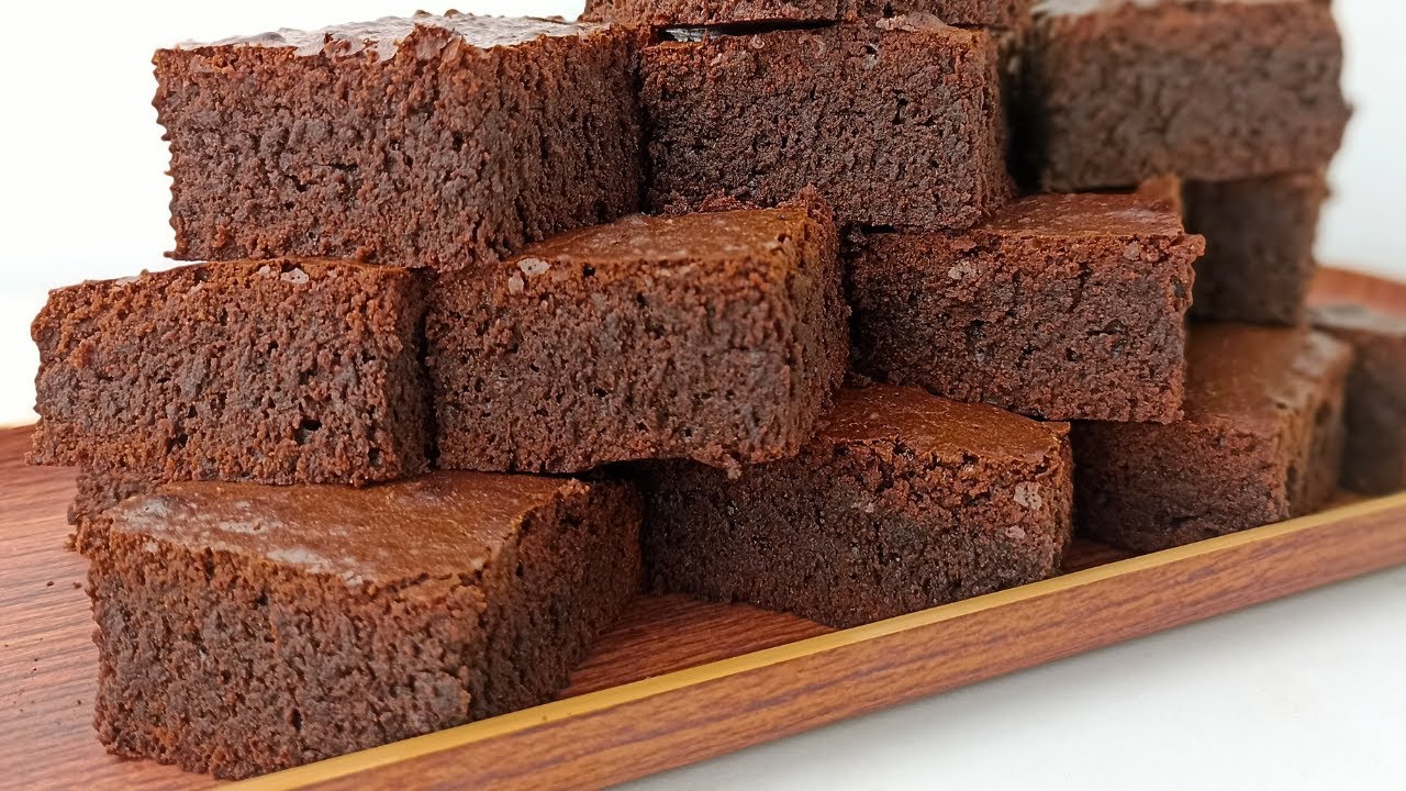 Nopeat browniet päihittävät kaikki kaupasta ostetut leivonnaiset: suklaiset, pehmeät ja yksinkertaisista raaka-aineista valmistetut