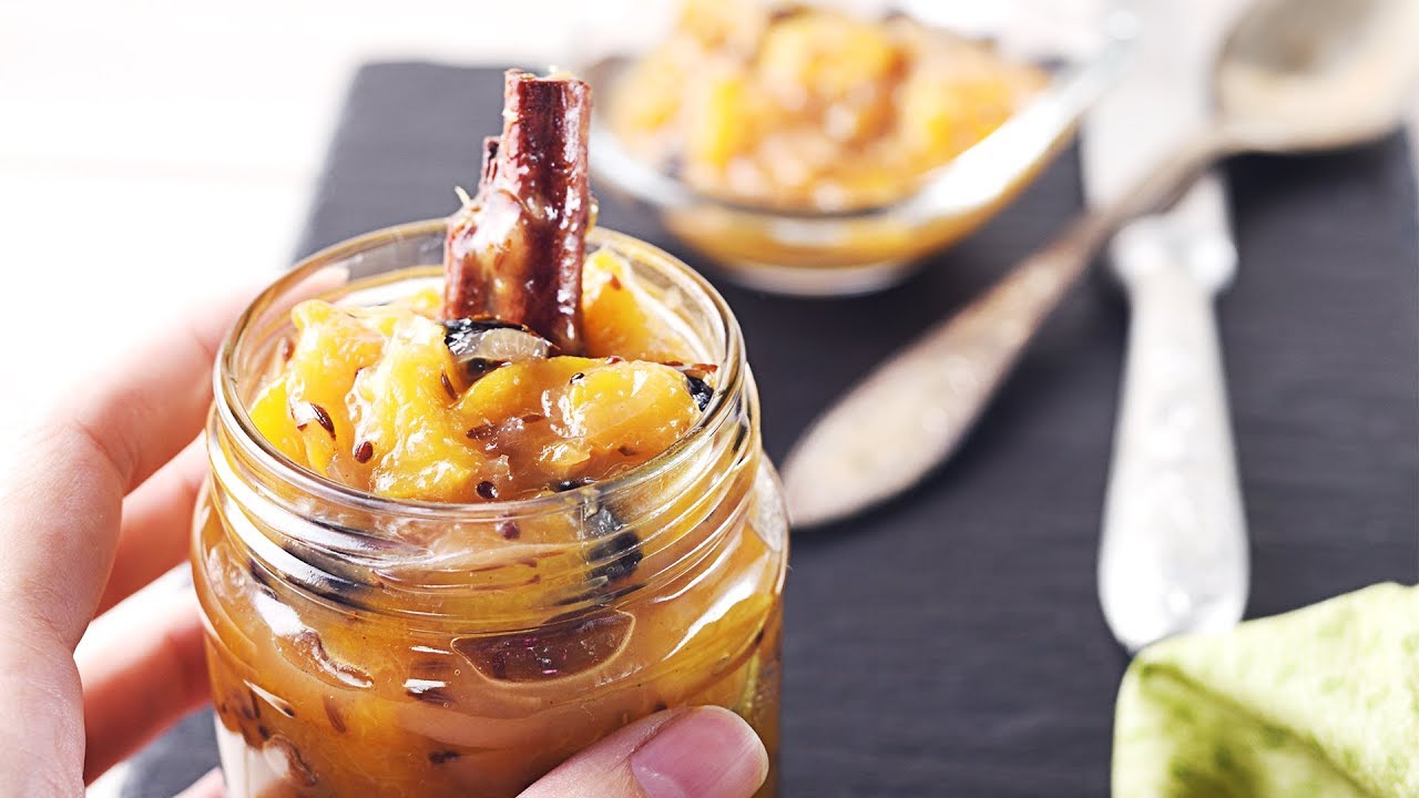 Kuinka valmistaa herkullista persikkachatnia?