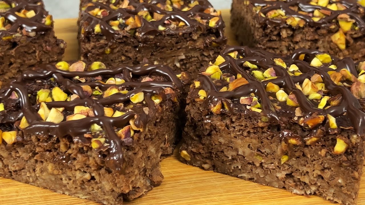 Kun haluan jotain makeaa, jauhan kaurapuuroa tehosekoittimessa. Syön tämän pikakakun ilman syyllisyydentunteita.