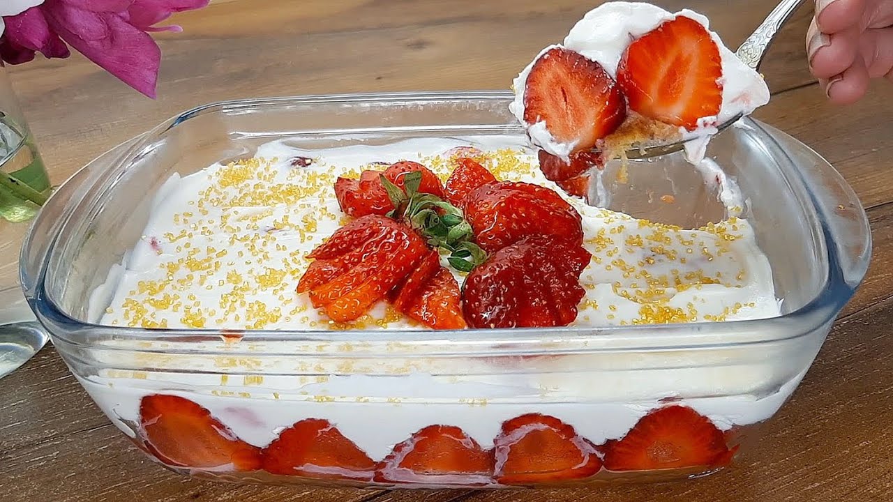 Tuore, kevyt ja uunittoman valmistettava: kuinka valmistaa kermainen mansikkajälkiruoka, joka sopii täydellisesti kuumiin päiviin.