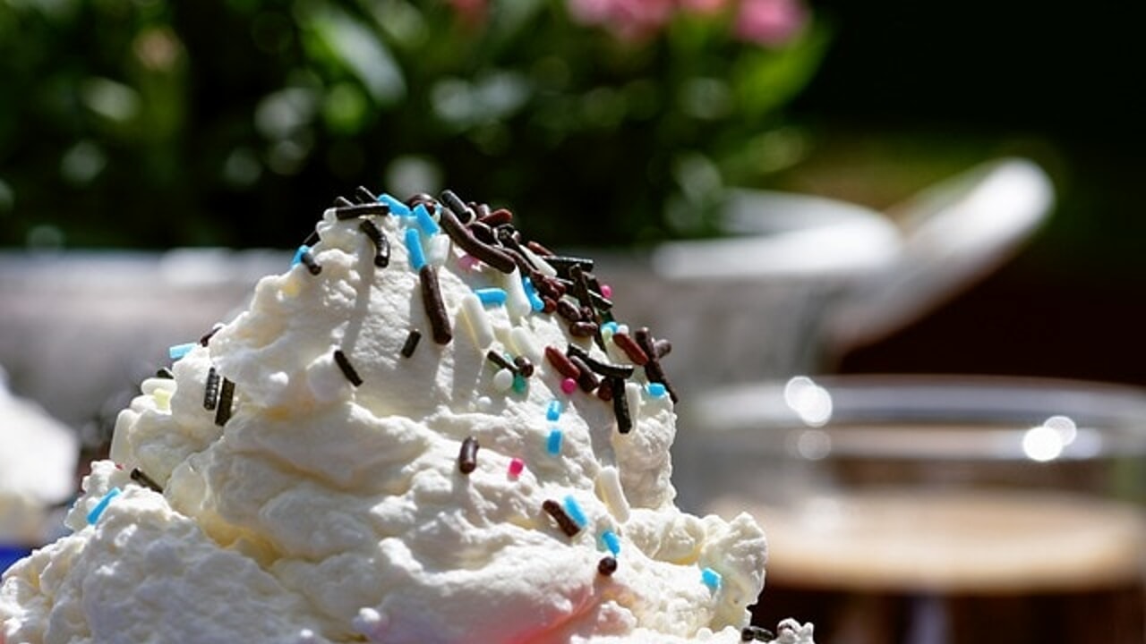 Kermavaahdon päivä: klassiselle makealle herkulle omistetun juhlan alkuperä, jota vietetään 5. tammikuuta.