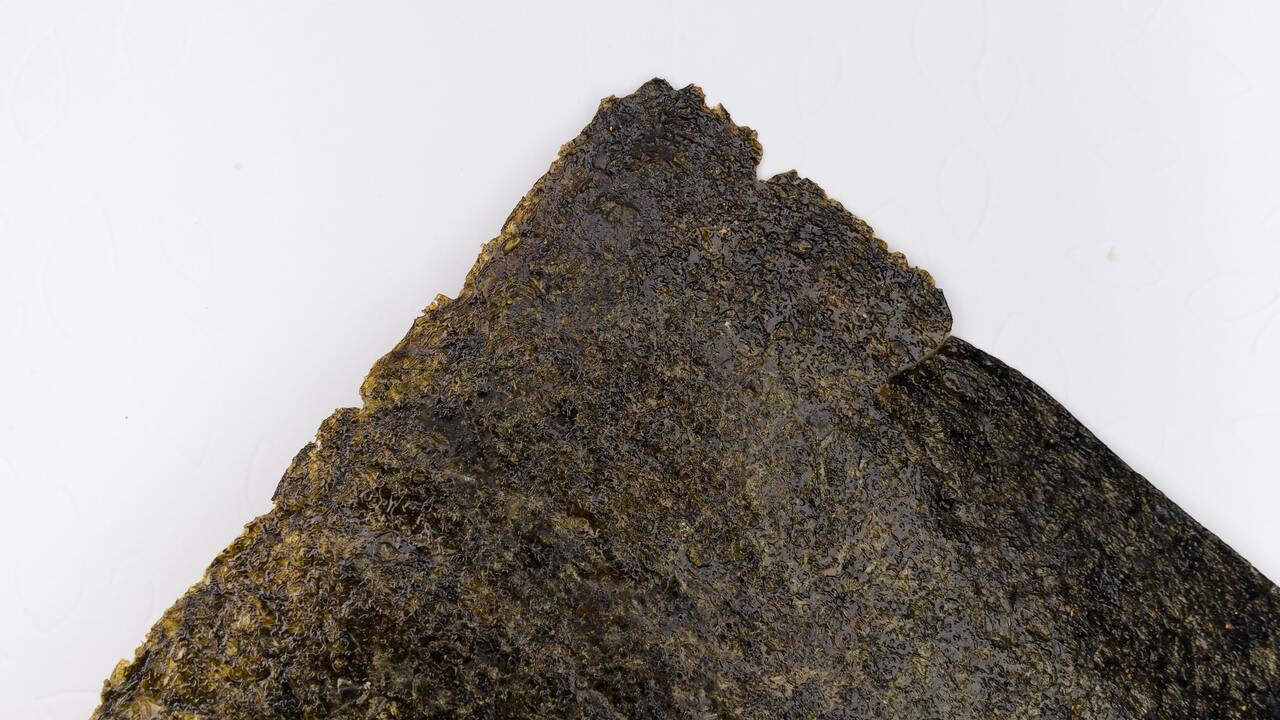 Se tukee kilpirauhasen toimintaa, parantaa verenkiertoa ja ruoansulatusta. Sitä voi lisätä keittoihin tai salaatteihin.